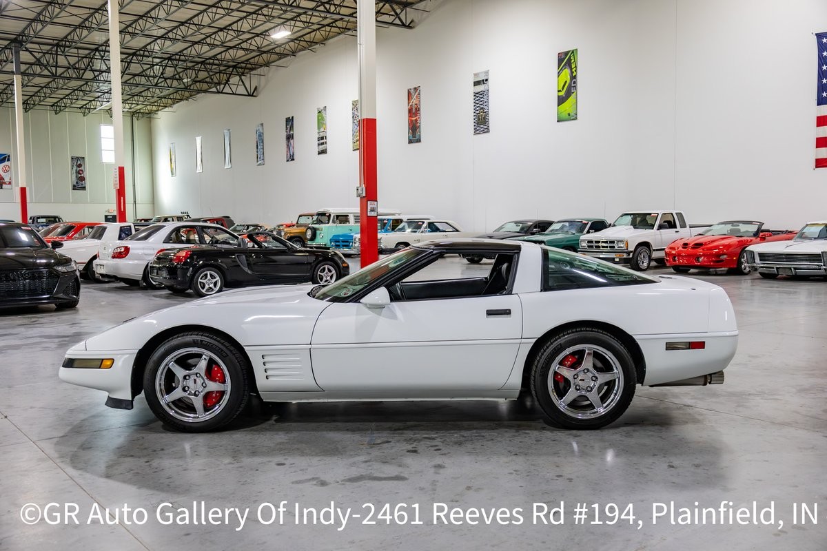 1992 White Chevrolet Corvette   | C4 Corvette Photo 4