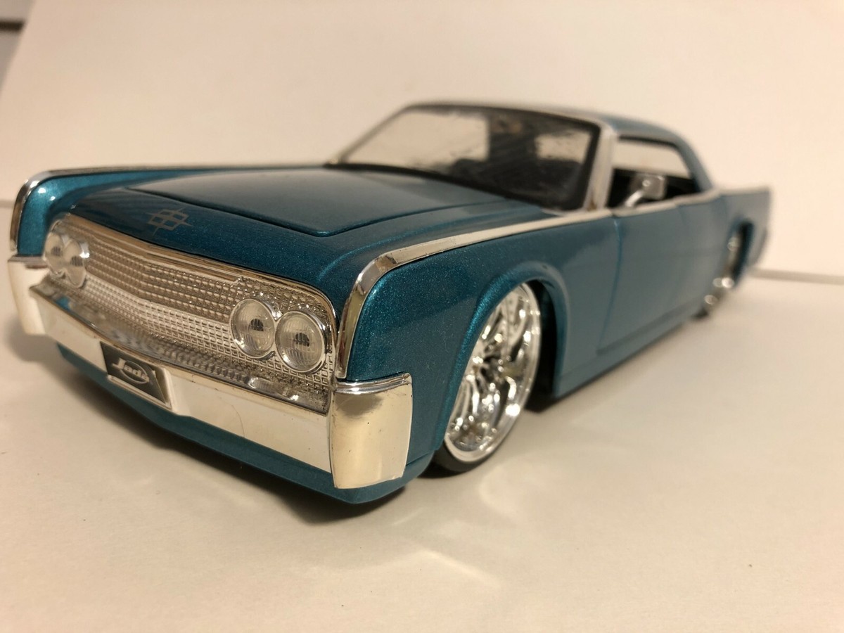 Jada ミニカー　ダイキャストカー リンカーンコンチネンタル1963 1/24 ダイキャストカー 1963 リンカーン コンチネンタル ブラック 1