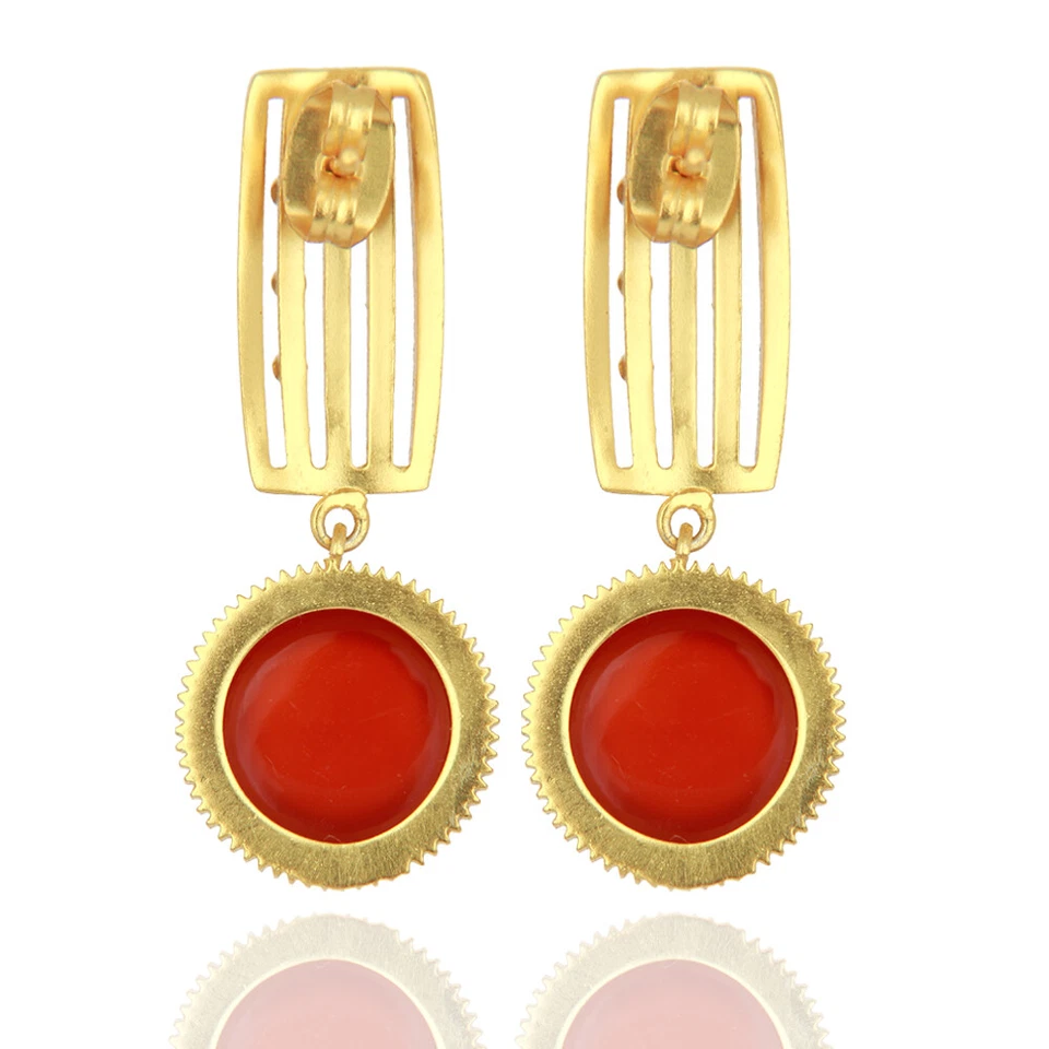 Pendientes de latón de doble tono de oro amarillo y negro con forma redonda de ónix verde Foto 3 de 4