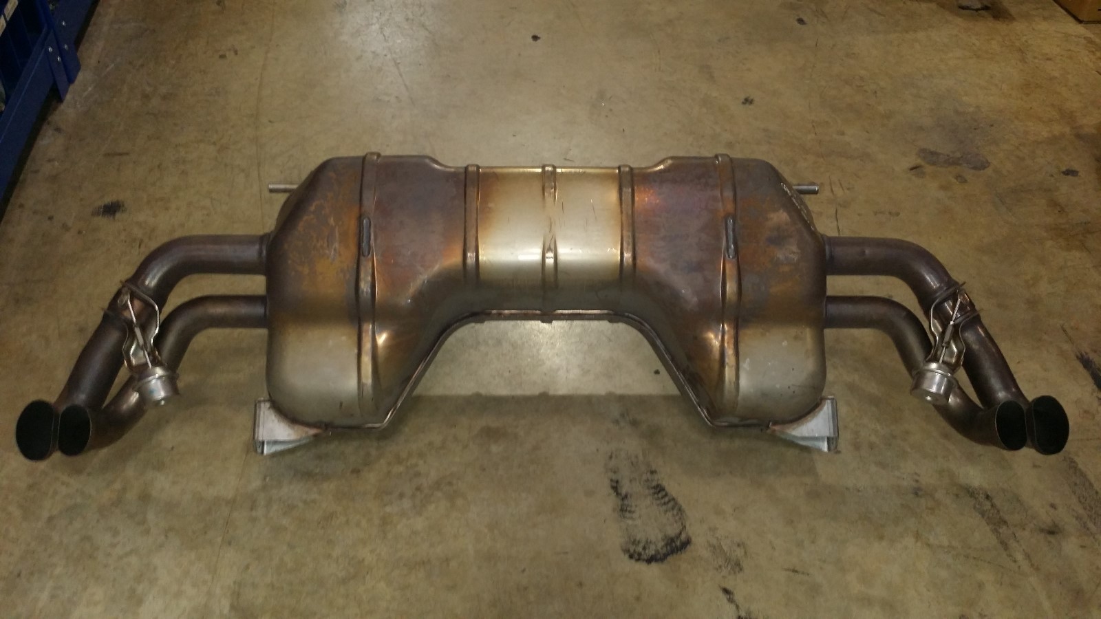 AUDI R8 OEM FACTORY GENUINE ORIGINAL EQUIPMENT EXHAUST MUFFLER SYSTEM