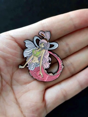 One Piece Prinzessin Shirahoshi Hime Metall Pin Anstecker Figur Anime 1,4" * 1,6" - Bild 1 von 3