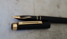 ELEGANT STYLO PLUME SHEAFFER TARGA EN LAQUE NOIRE - FINITION MAT - PLUME LOSANGE