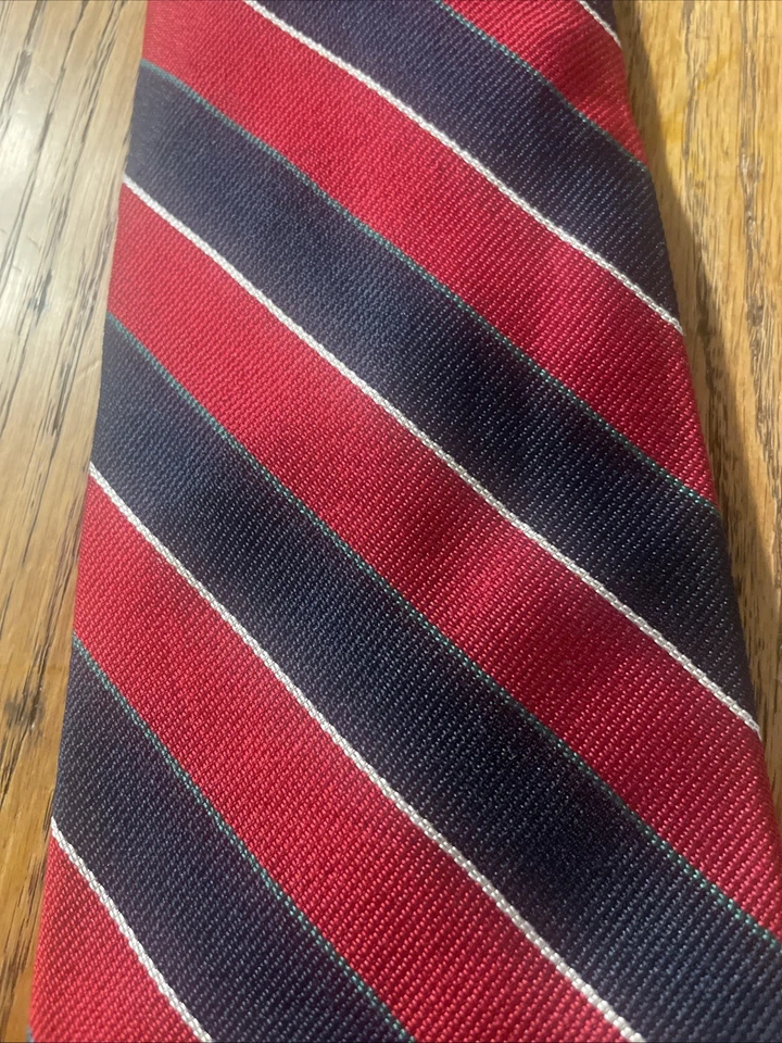 Corbata de seda vintage usada en excelente estado Preswick & Moore Repp regimiento rayas hecha en EE. UU. Foto 3 de 4