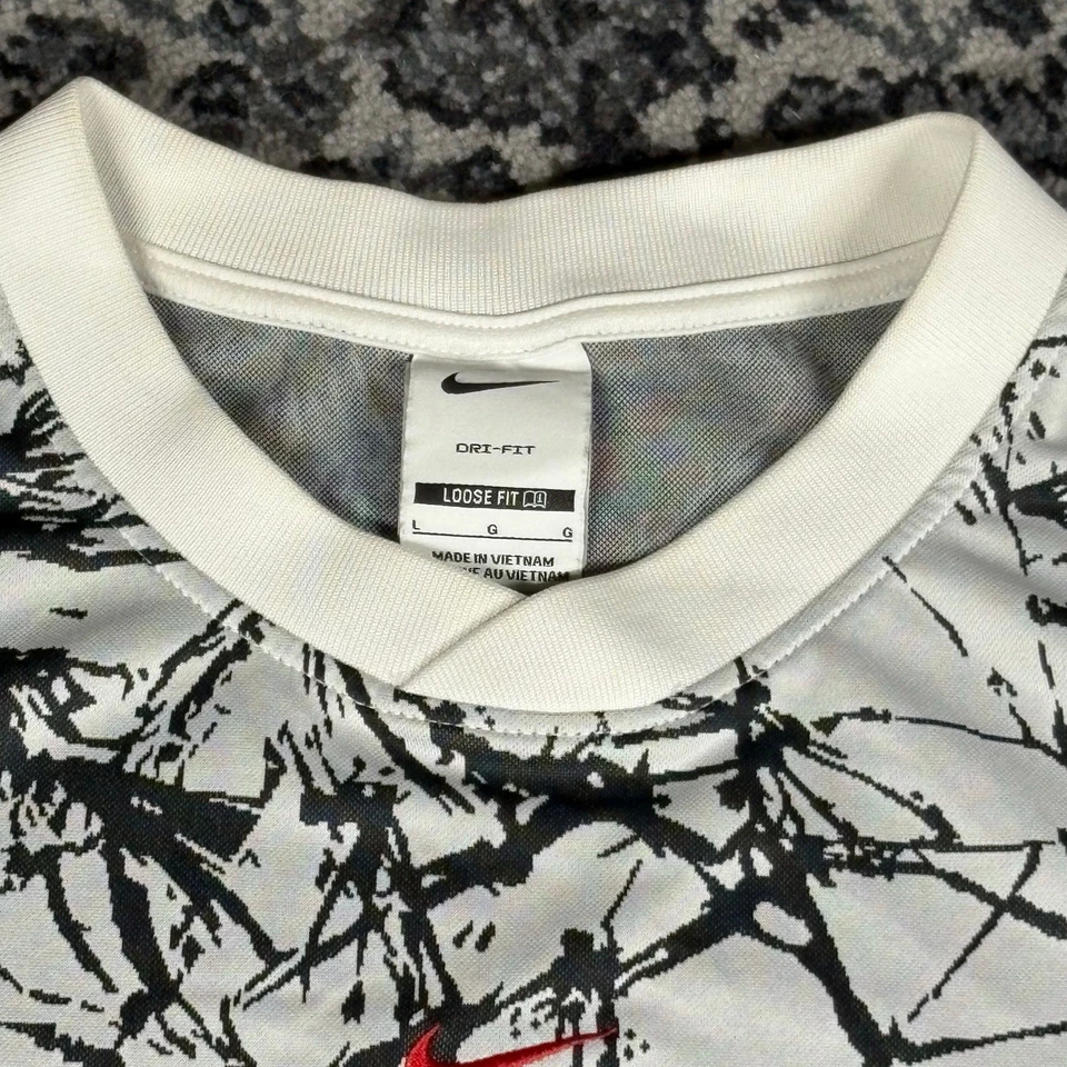 Camiseta deportiva de fútbol Nike FC para hombre talla L blanca negra gráfica abstracta Foto 4 de 4