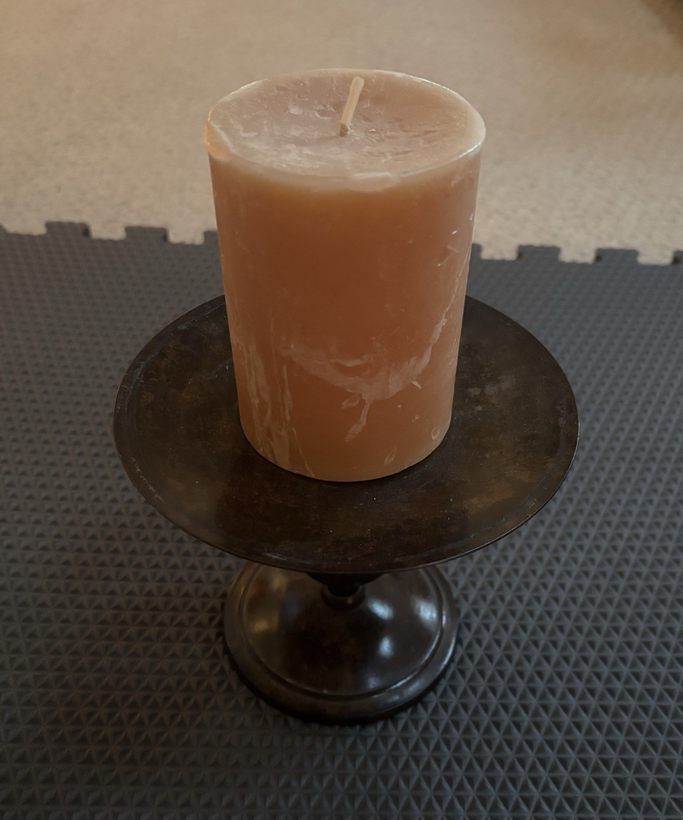 With 4&rdquo; H Candle