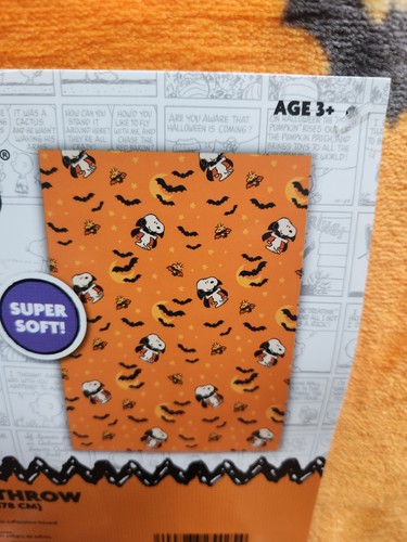 PEANUTS SUPER SOFT PLUSH THROW 50in x 70in HALLOWEEN NWT 100% POLYESTER CHINA - Picture 2 of 5