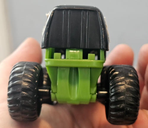 Monster Jam Truck GRAVE DIGGER Plastic loose diecast dug graves in the arena - Picture 5 of 6