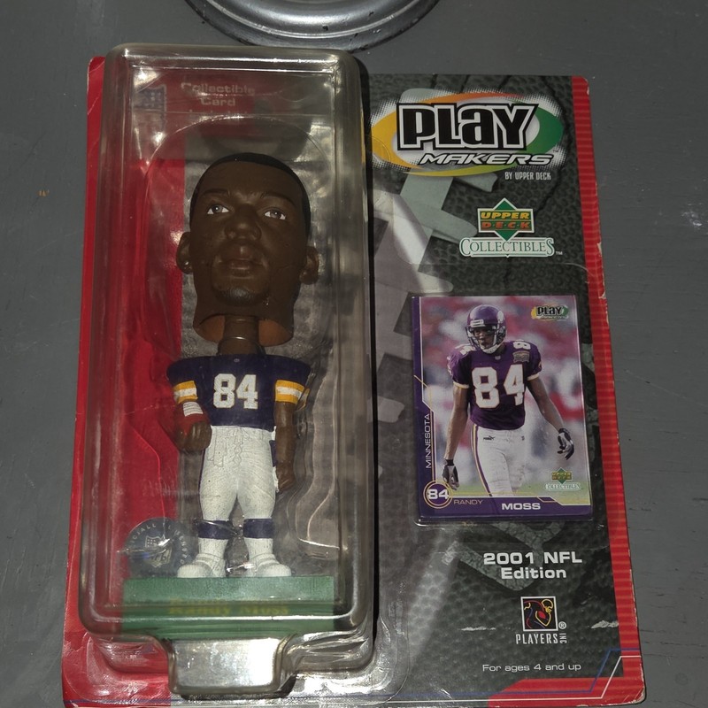 Upper Deck Play Makers Randy Moss Figure 2001 NFL Edition Collectible Card