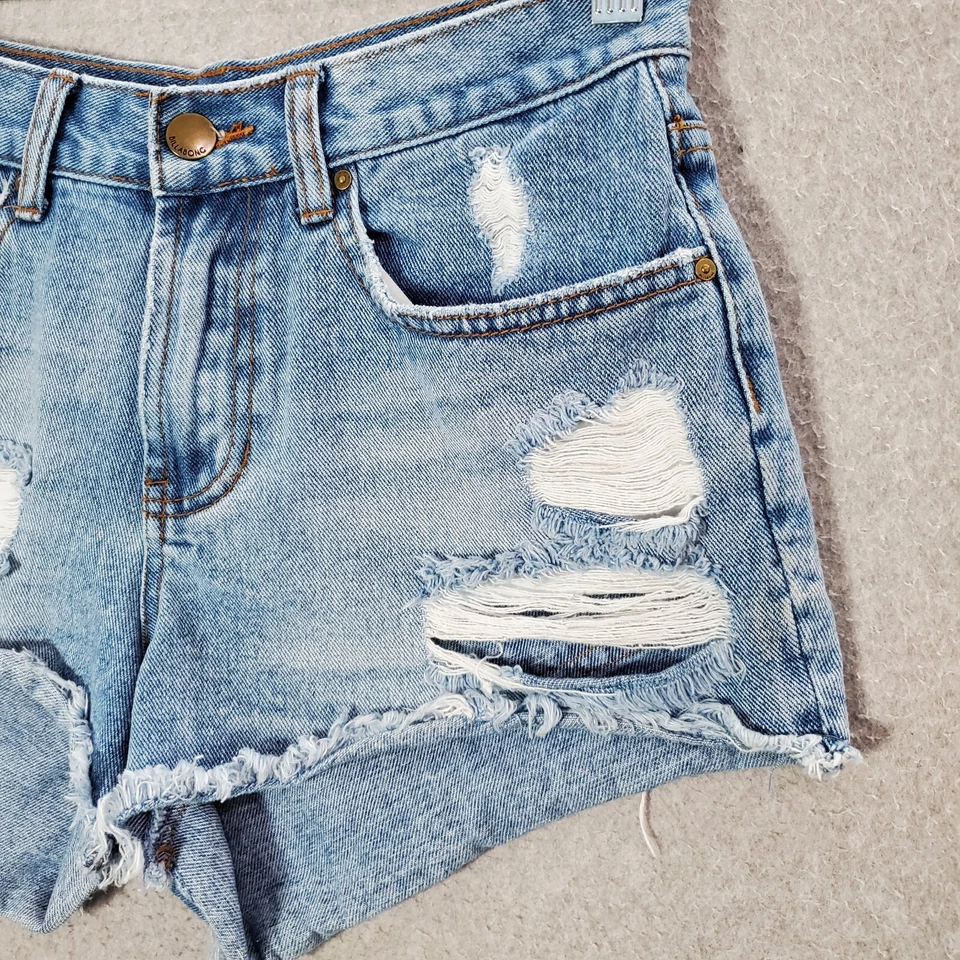 Pantalones Cortos Billabong Mujer 25 Azul Denim Corte Envejecido Caliente Cintura Alta Entrepierna 2" Foto 2 de 4