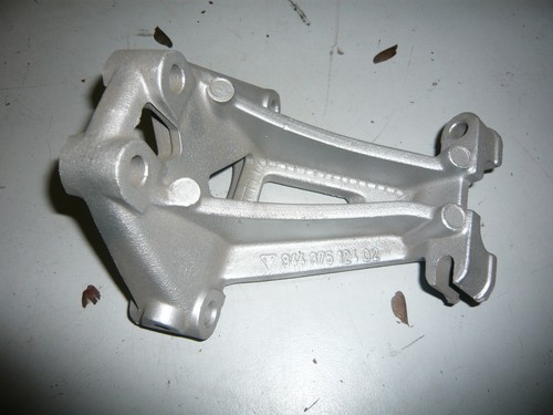 Supporto motore destro originale Porsche 924 S/944 944.375.124.02 944.375.124.01 - Foto 1 di 5