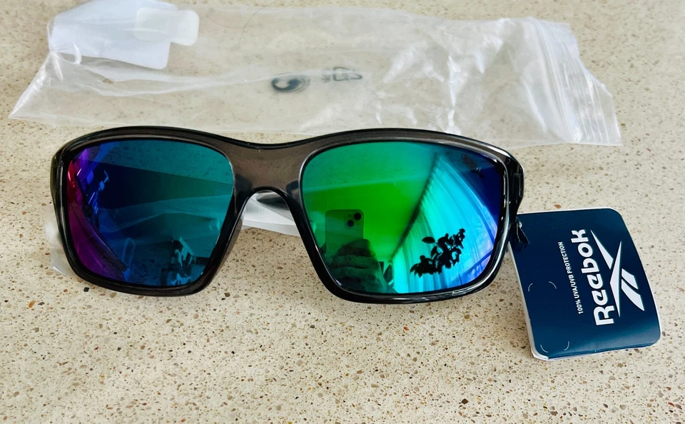 Nuevas gafas de sol Reebok Sports NEGRAS Clase 8 UVA/UVB 100 % protección - RBK Foto 4 de 4