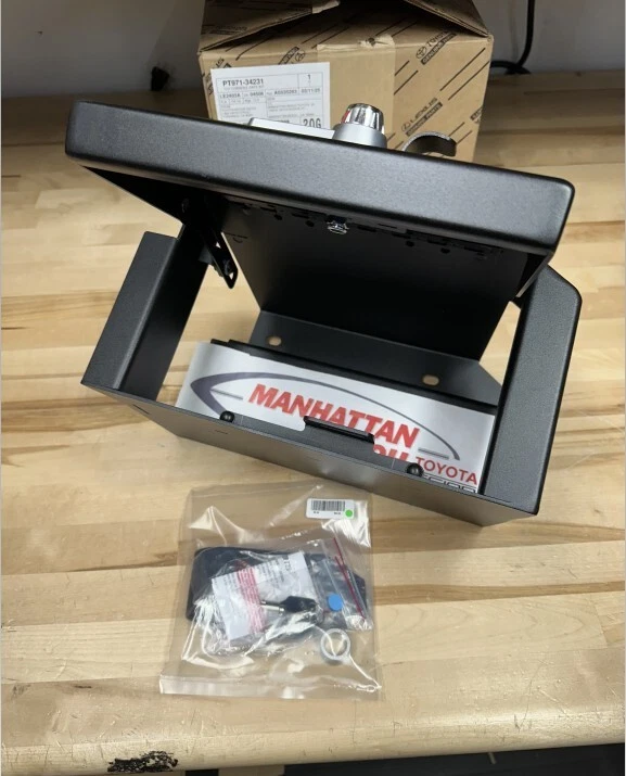 GENUINE Toyota 23-26 SEQUOIA HV 22-25 TUNDRA CONSOLE SAFE VAULT PT971-34231 - Изображение 3 из 4