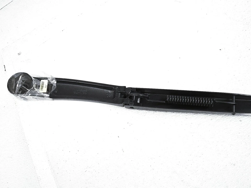 2018-2023 Kia Stinger Front Right Passenger Windshield Wiper Arm 98321-J5000 - Image 3 of 4