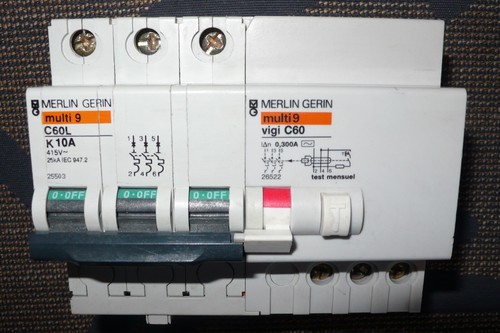 Interruttore Differenziale Merlin Gerin 4 Poli 100A 300mA Curva C – Usato Funzionante