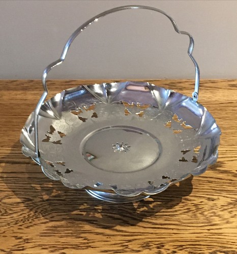 Vintage Chrome Plated Cake Plate/Stand With Handle - Picture 11 of 12