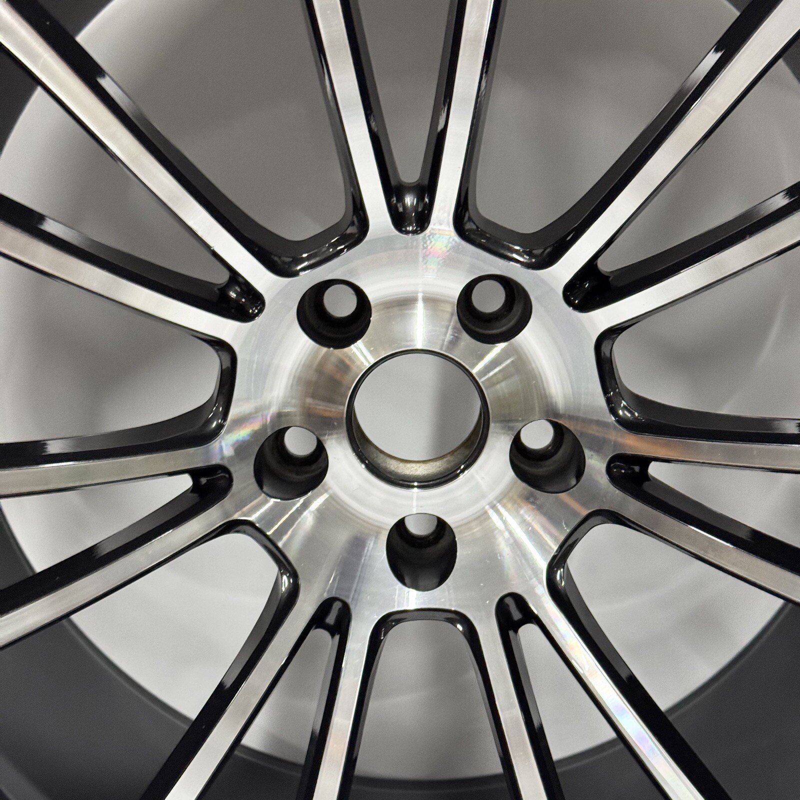 (1) McLaren 570S MACHINED BLACK Rear Wheel 10JX20” P/N 13B0566CP OEM
