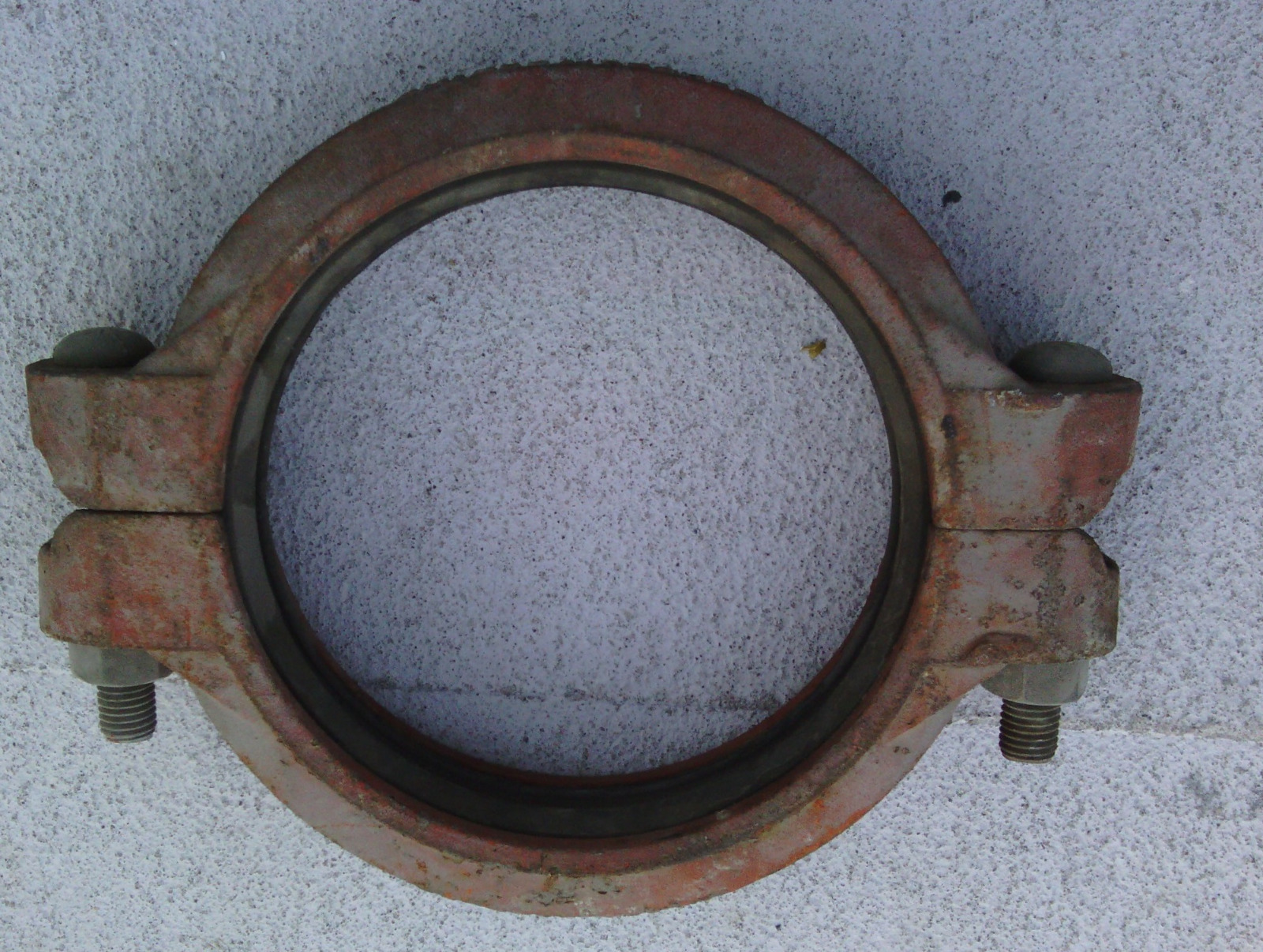 CentralSprink 8" Cast Iron Pipe Coupling w/Gasket (Fire Suppression