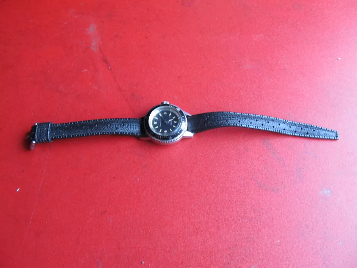 Vintage Caravelle Ladies Dive Diver Watch 666ft Water Resistant w Tropic Band