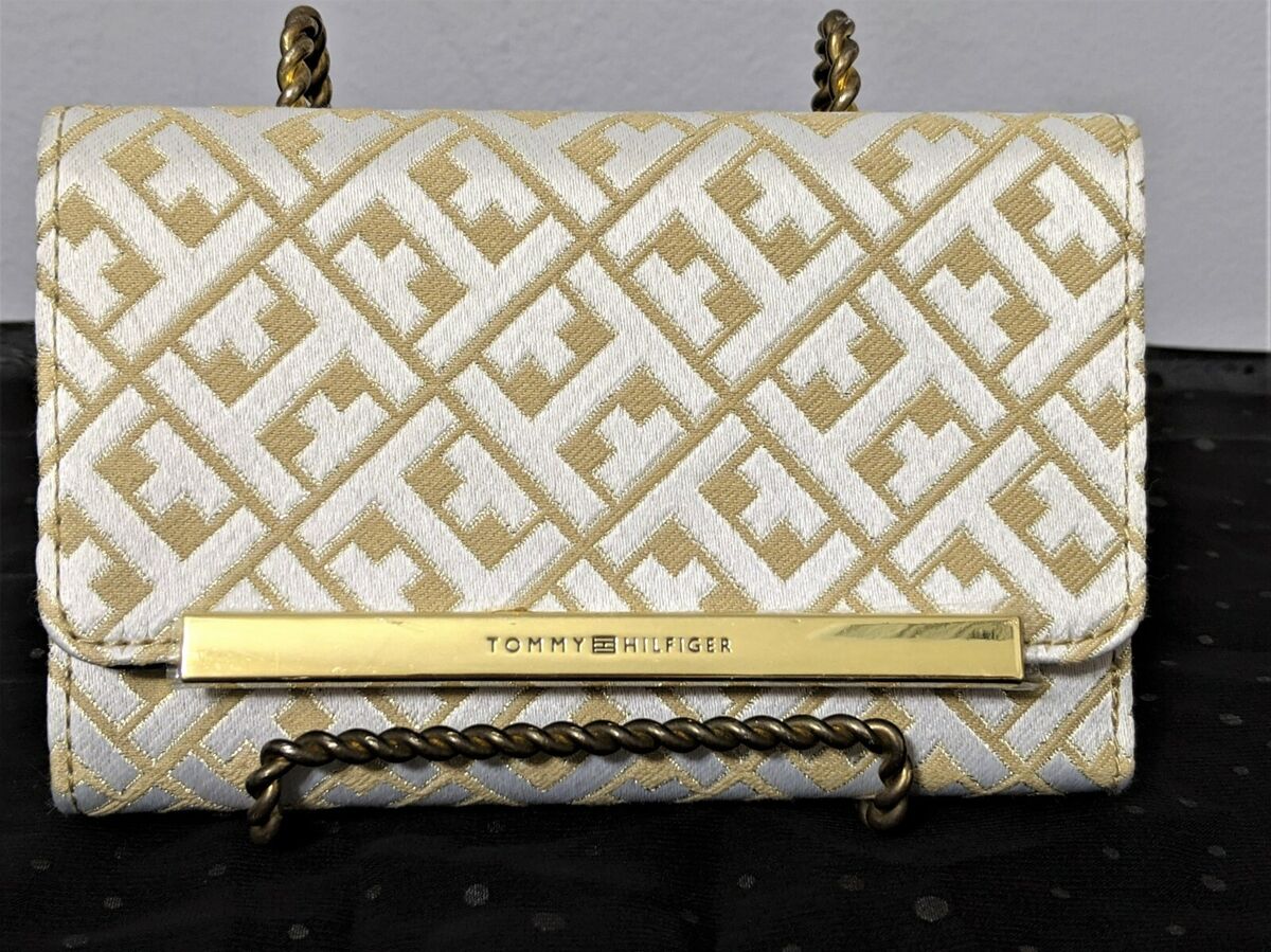 afbrudt Klæbrig Natura Tommy Hilfiger Trifold Wallet Clutch Gold/White Signature Fabric Logo Bar  ~NWOT | eBay