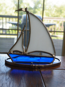 VINTAGE Free-Standing STAINED GLASS 3-3/4" Tall SAILBOAT Suncatcher NAUTICAL