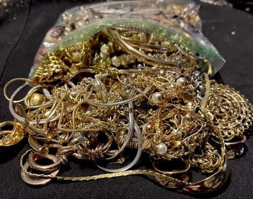 Jewelry 3 LB ALL WEARABLE Bulk Lot Estate Vintage to Modern Costume Assortment