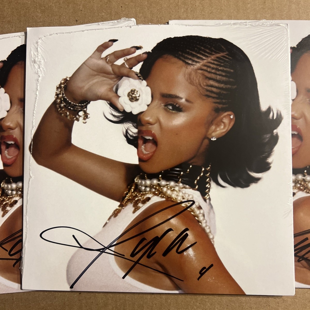 Signed) Tyla CHANEL 7
