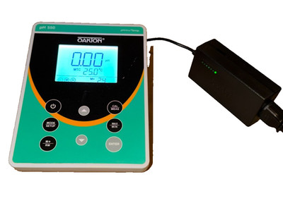 Oakton pH 550 Benchtop pH/mV/Temperature Meter with Power Supply   Tested