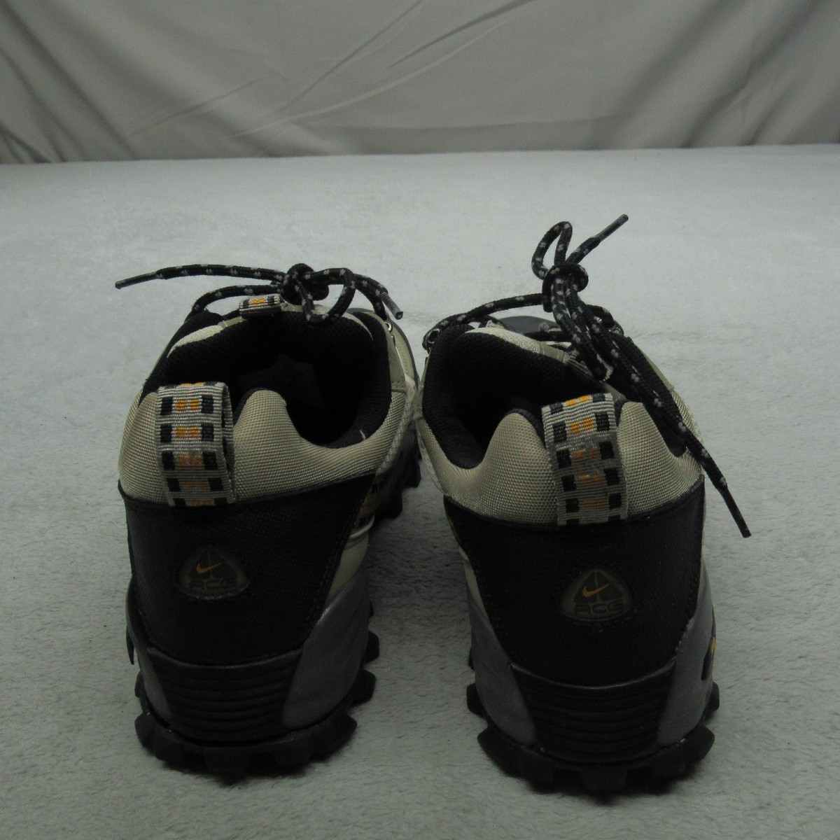 Nike ACG Mens 8.5 Hiking Shoe Brown Rugged Off Road Lace-Up  display picture 2
