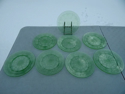 SET OF 8 GREEN URANIUM CAMEO BALLERINA DEPRESSION GLASS 9 1/4" DINNER PLATES