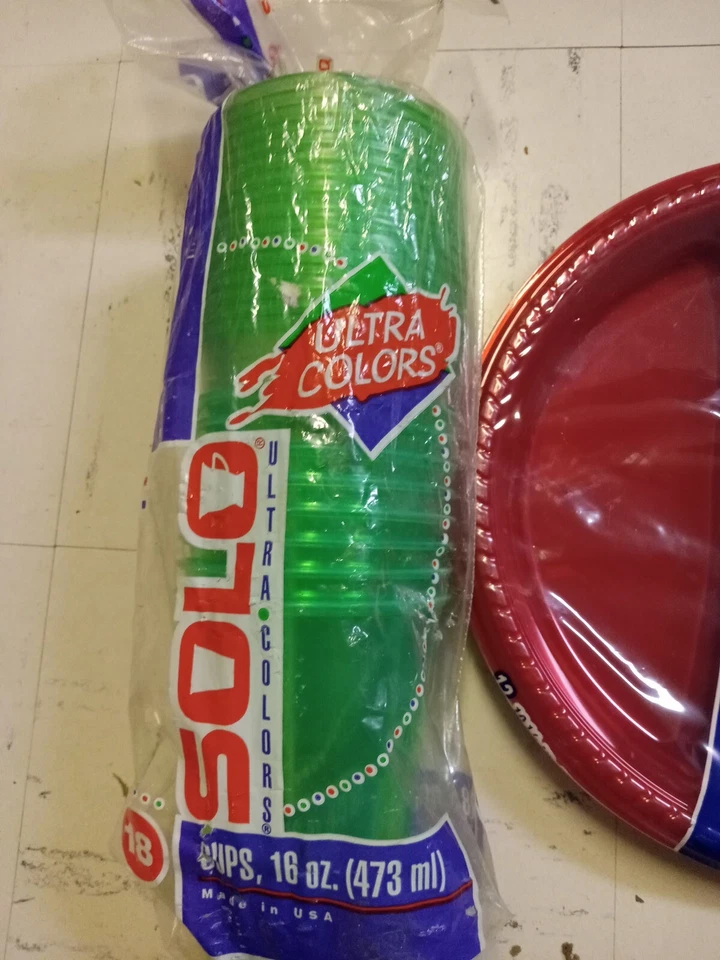 Vintage Solo Cups & 2-Plastic Plates + SOLO cups green ultra colors Edition rare - Imagem 3 de 4