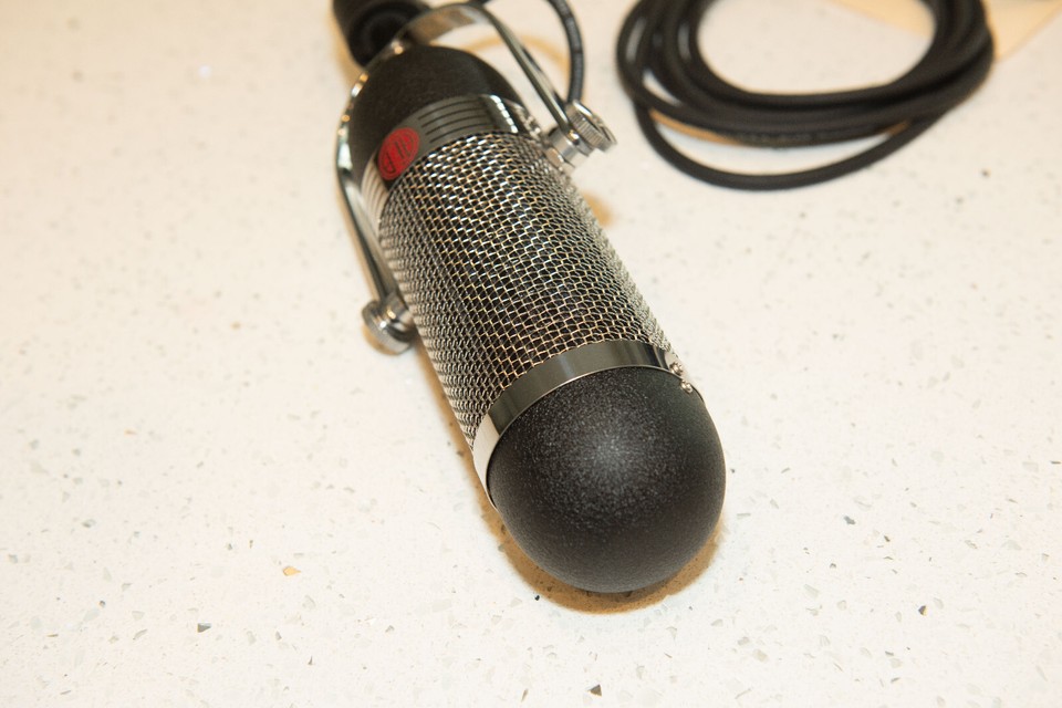 AEA R84 passive ribbon microphone factory refurbish, near mint