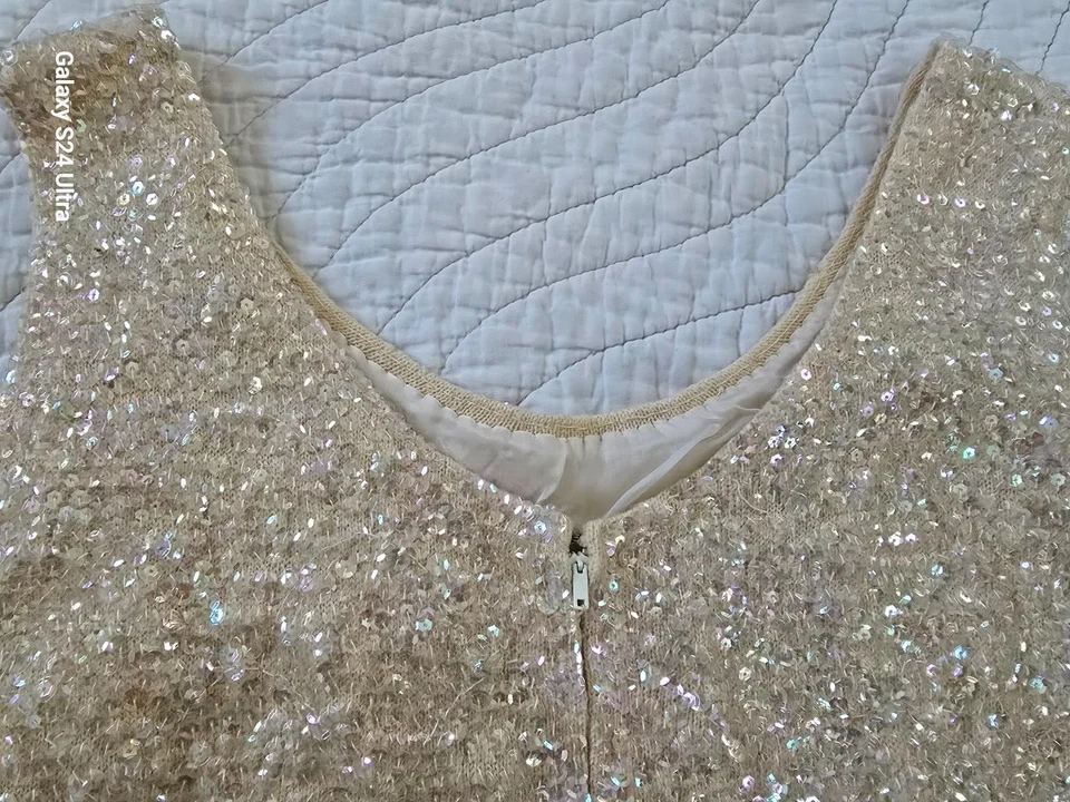 Vintage 100% Wool Top Ivory/Gold Sequins Made In Hong Kong SZ/S - Image 4 of 4