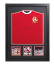 FRAMED DENIS LAW SIGNED MANCHESTER UNITED 1963 FOOTBALL SHIRT WITH COA & PROOF