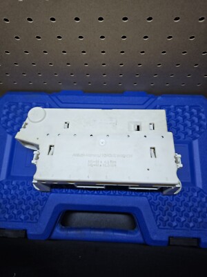 1995-2003 BMW E38 E39 FRONT UNDER CARPET POWER DISTRIBUTION FUSE BOX HOLDER OEM