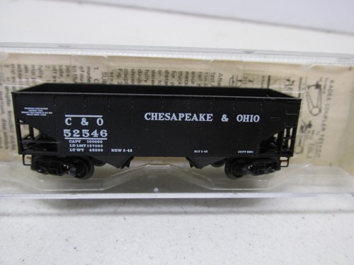 MICRO-TRENES/KADEE-#55030-CHESAPEAKE Y OHIO-TOLVA DE 2 BAHÍAS ESCALA #52546-N | Zustand: New