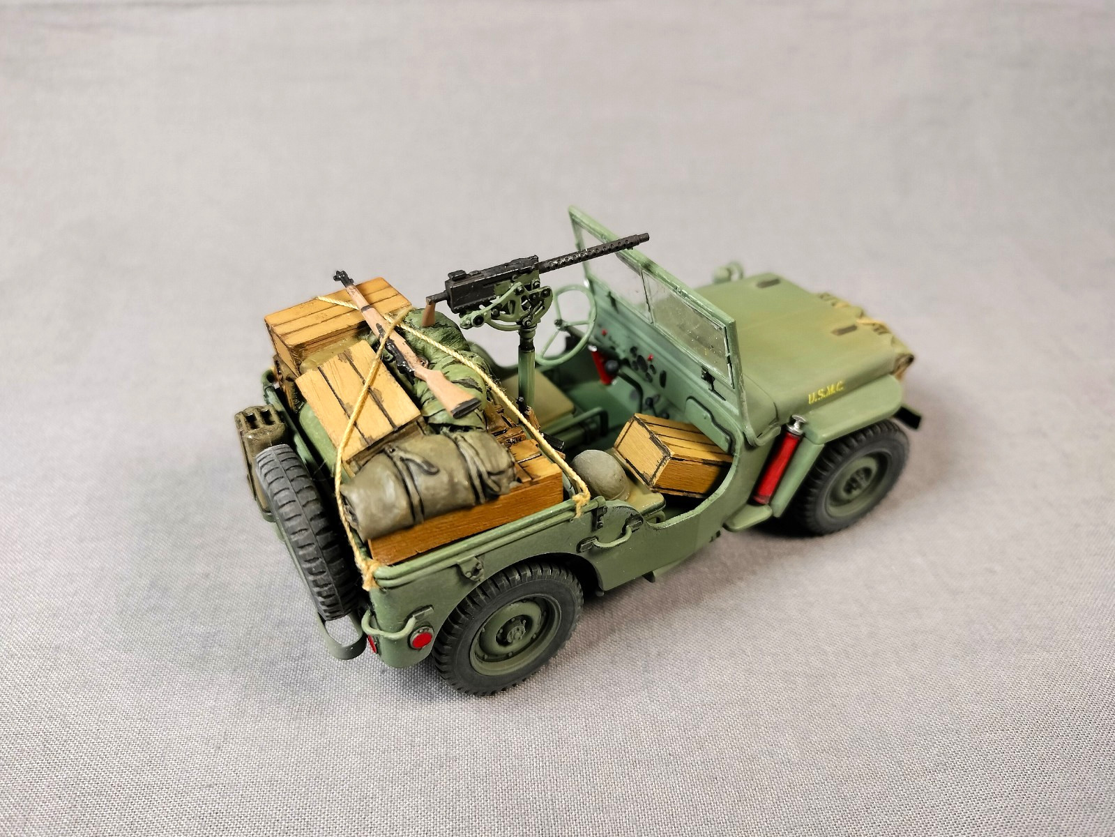Pro-Built 1/35 WW2 US Marine LVT-4 with Jeep and equipment !!!!!!