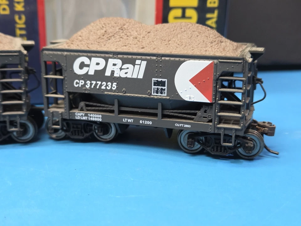 Model Power HO 3997 3 Pack U-29 Metal Ore Cars CP Rail black 377237,236,235 - Image 4 of 4