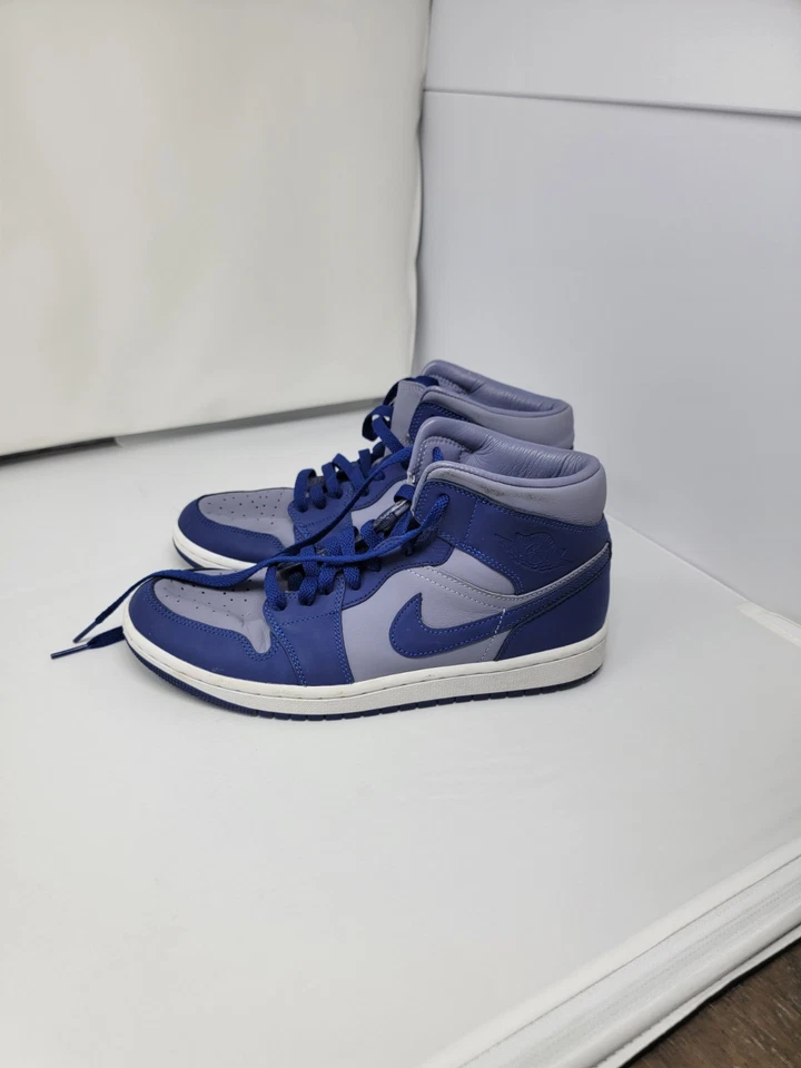 Talla 9.5 - Air Jordan 1 SE Mid Iron Purple Deep Royal W Foto 2 de 4