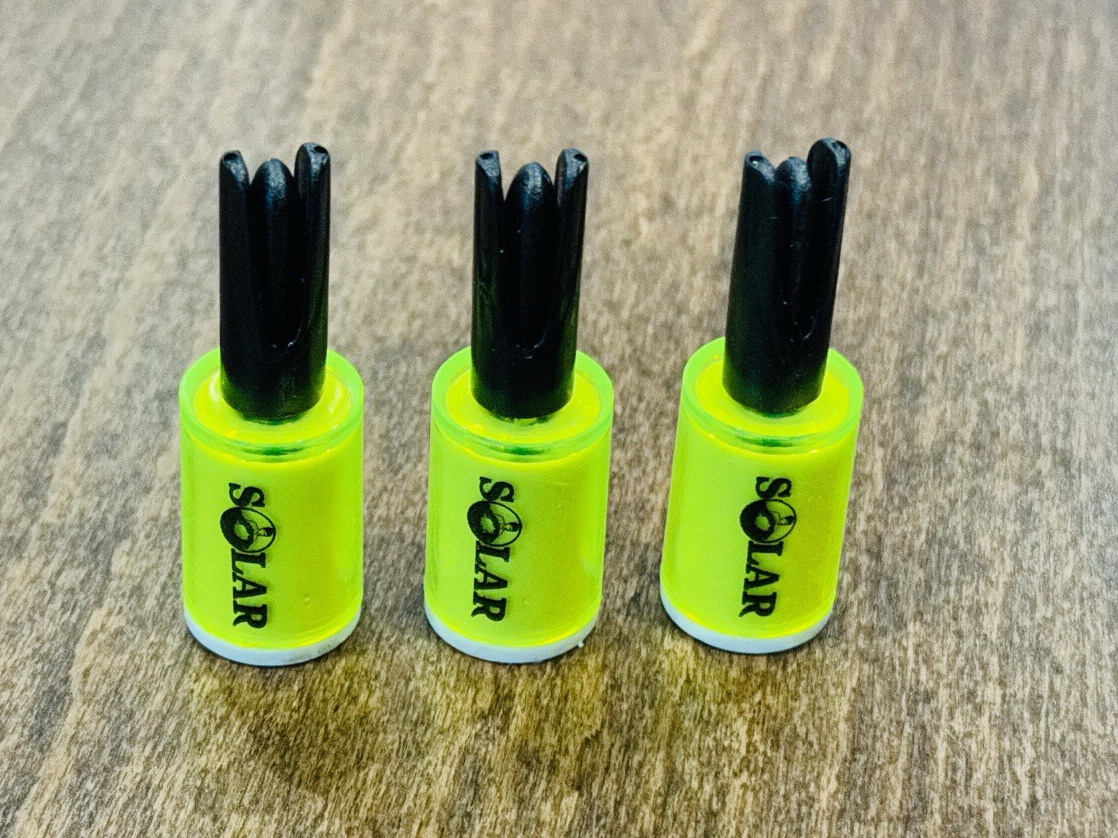 Solar Tackle Ipro Green Bobbins x 3 With Line Grip Clips