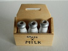 (F1.11) 1/12th scale  DOLLS HOUSE WOODEN CRATE & THREE MILK BOTTLES