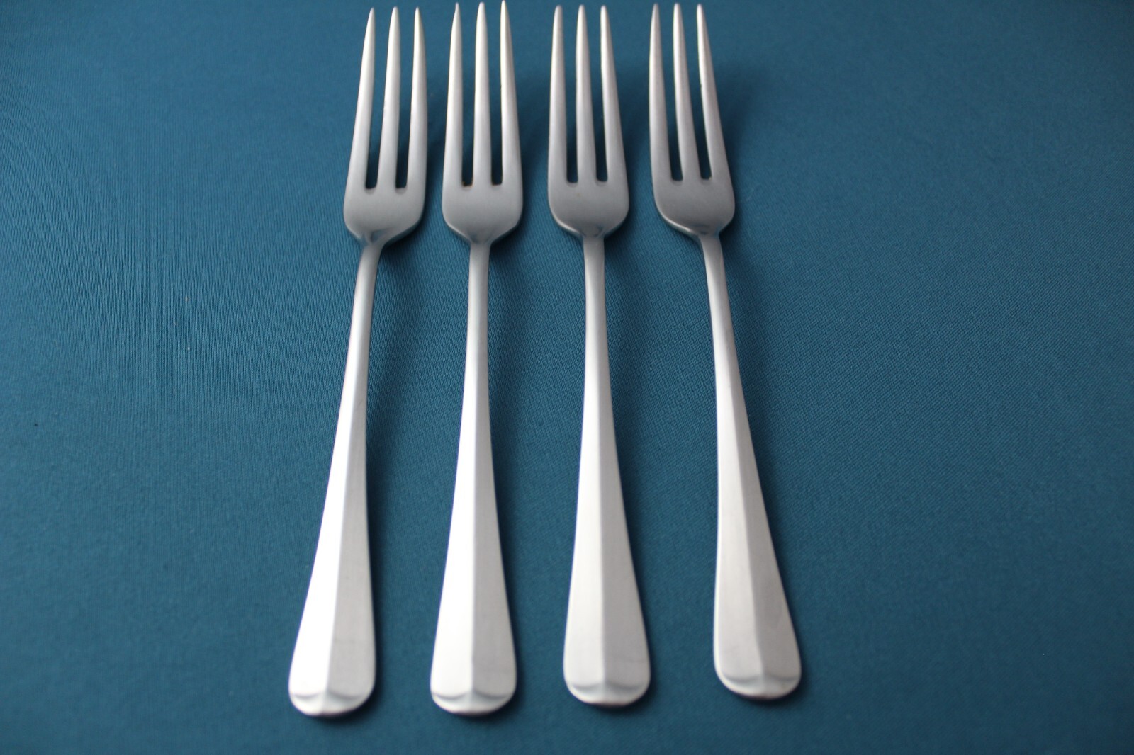 3-tine Cooper Bros Queen Anne Satin Stainless England 6 7/8"