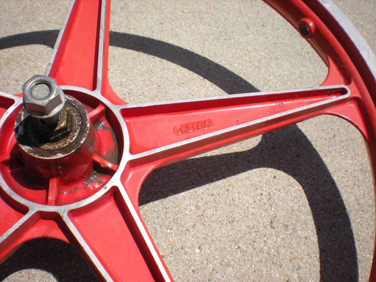 OLD BMXにLester ホイールレッド