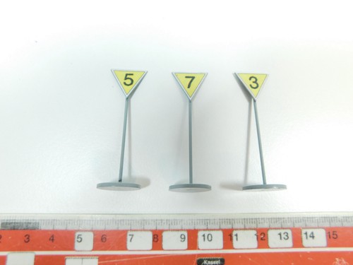 ETS/Electric Train Systems 0 Gauge 974 Set Traffic Signs, MINT #AY613-0.5 - Picture 1 of 2