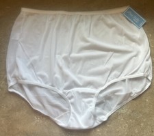 Vintage DIXIE BELLE Tailored Styling 100 Nylon Full-Cut White Brief Size 12