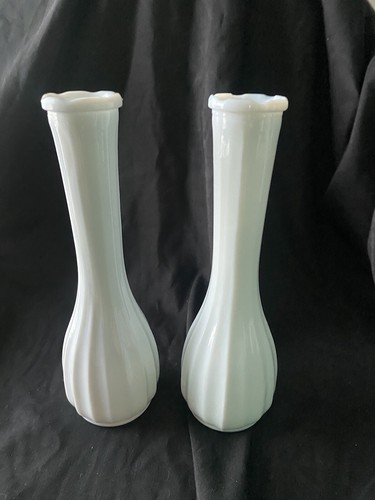 Vintage Carr-Lowrey Glass Company CLG Co Milk Glass Bud Vase #12 - Picture 5 of 6