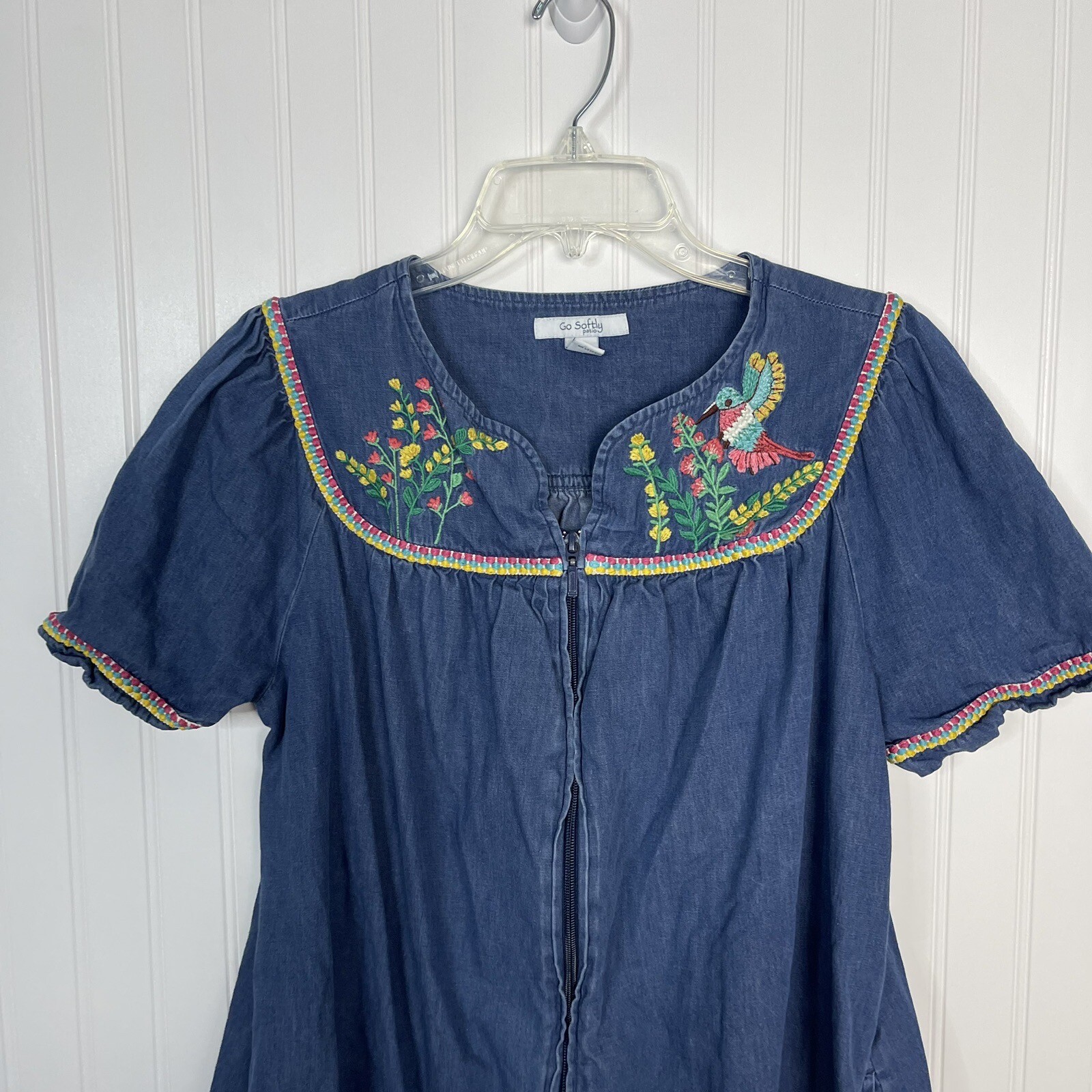go softly patio dress small Embroidered Floral Bird Hummingbird Zip Up