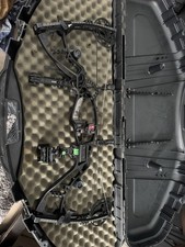 Hoyt Nitrum 30 Black Compound Bow with Accessories and Hard Case