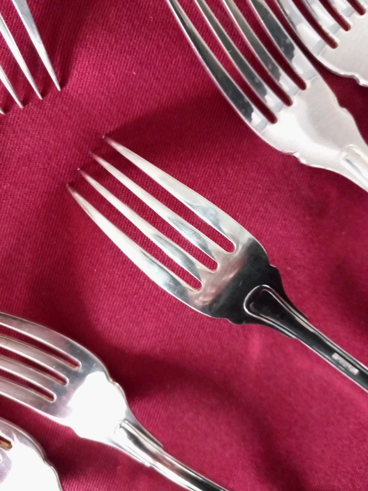 CHRISTOFLE: 12 Forchette Da Pesce In Metallo Argentato Modello Versailles - Immagine 4 di 4