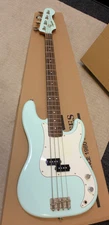 Fender Squier FSR Classic Vibe '60s Precision Bass  w/Match Headstck Sonic Blue