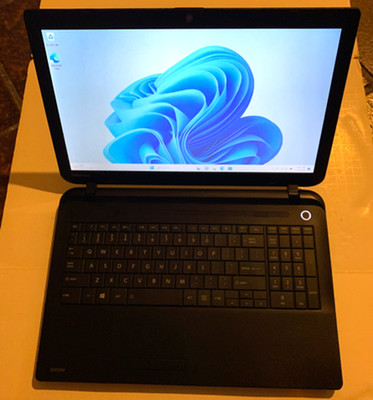 TOSHIBA SATLLITE C55D 15.6'' WIN 11 ACTIVATED AMD A8 8GB RAM 500GB HDD New Batt.